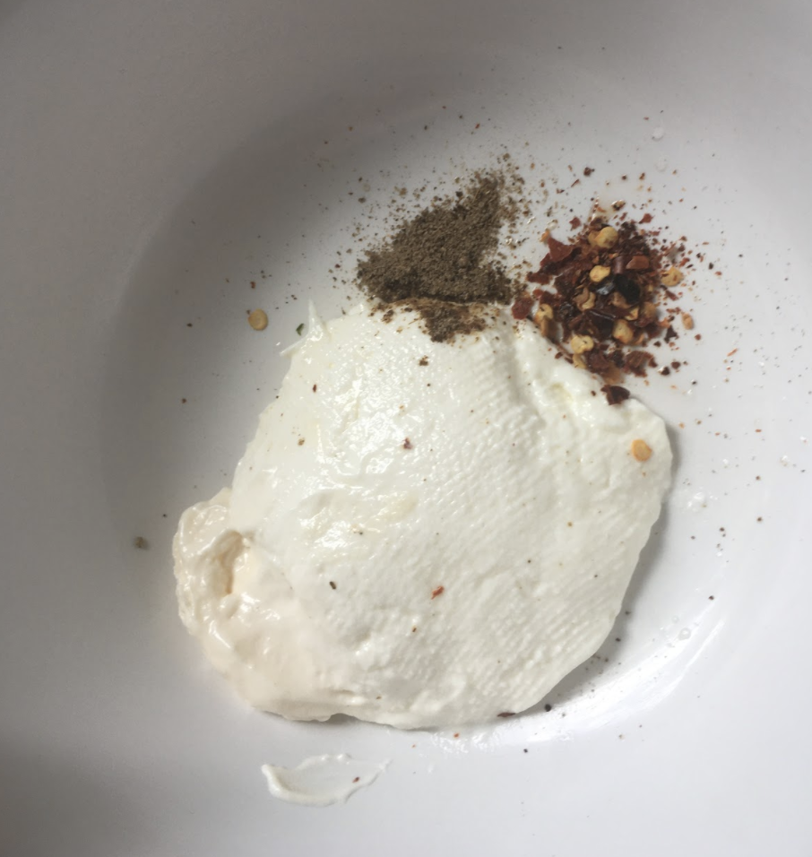 ½ cup Hung curd( thick yoghurt) 1tbsp carrot, grated 2 tbsp cabbage , chopped 1 tbsp onion , chopped 1 tbsp capsicum , chopped 1 tbsp red bell pepper , chopped 2-3 tbsp coriander , chopped 1 green chili, chopped ( optional) 1 tsp red chilli flakes ¼ tsp chaat masala 4 slices of bread 3-4 tbsp green chutney INSTRUCTIONS: In a bowl mix together all the ingredients