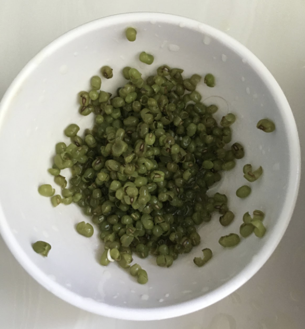 Now take a large pot and put the Moong in it Put enough water in the Moong to boil and cook Add salt and green chilies and few curry leaves