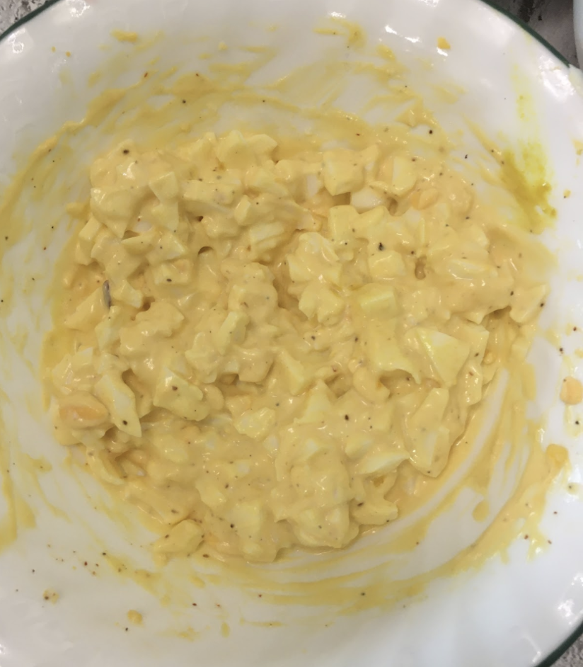 CONSTRUCT THE SANDWICH put mayonnaise on a slice of bread Place the bread slice on a butter paper or nonstick cooking paper or cling wrap. This will help you to wrap the sandwich when it’s constructed Place lettuce leaves on it Next place tomatoes