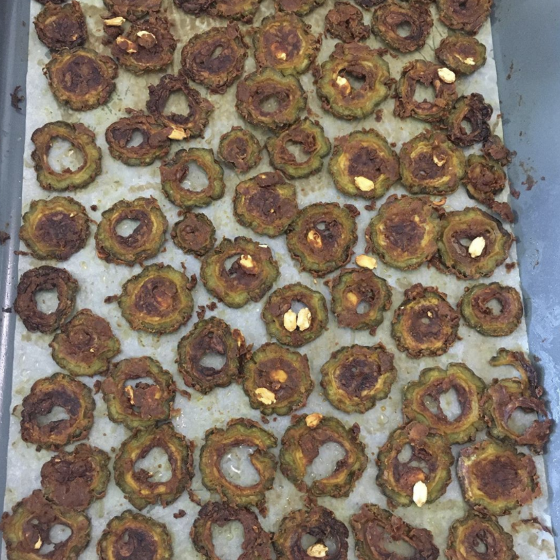 Remove from oven Add few fried curry leaves and that’s it Your crispy, tangy bitter gourd chips are ready