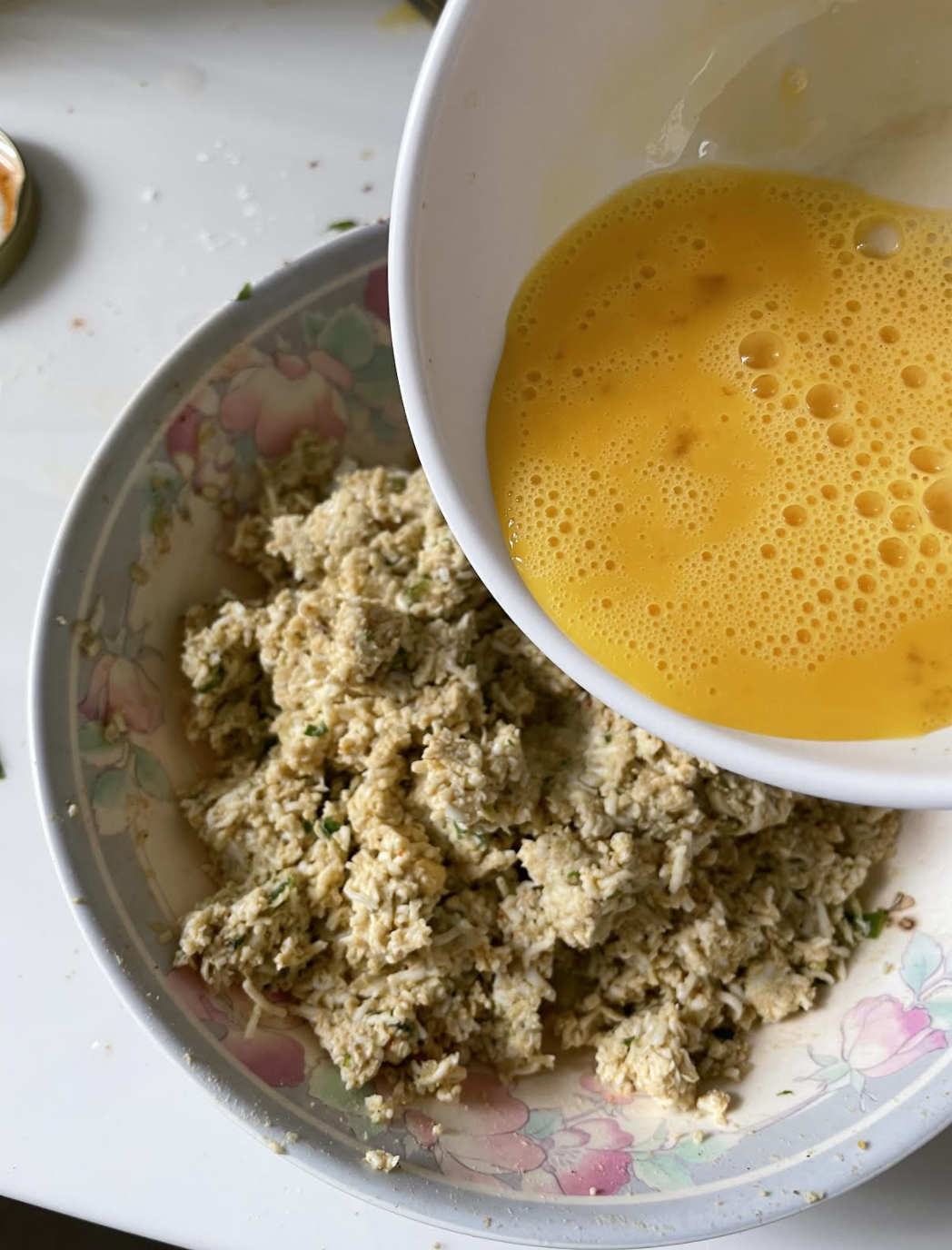Preparing and frying egg koftas