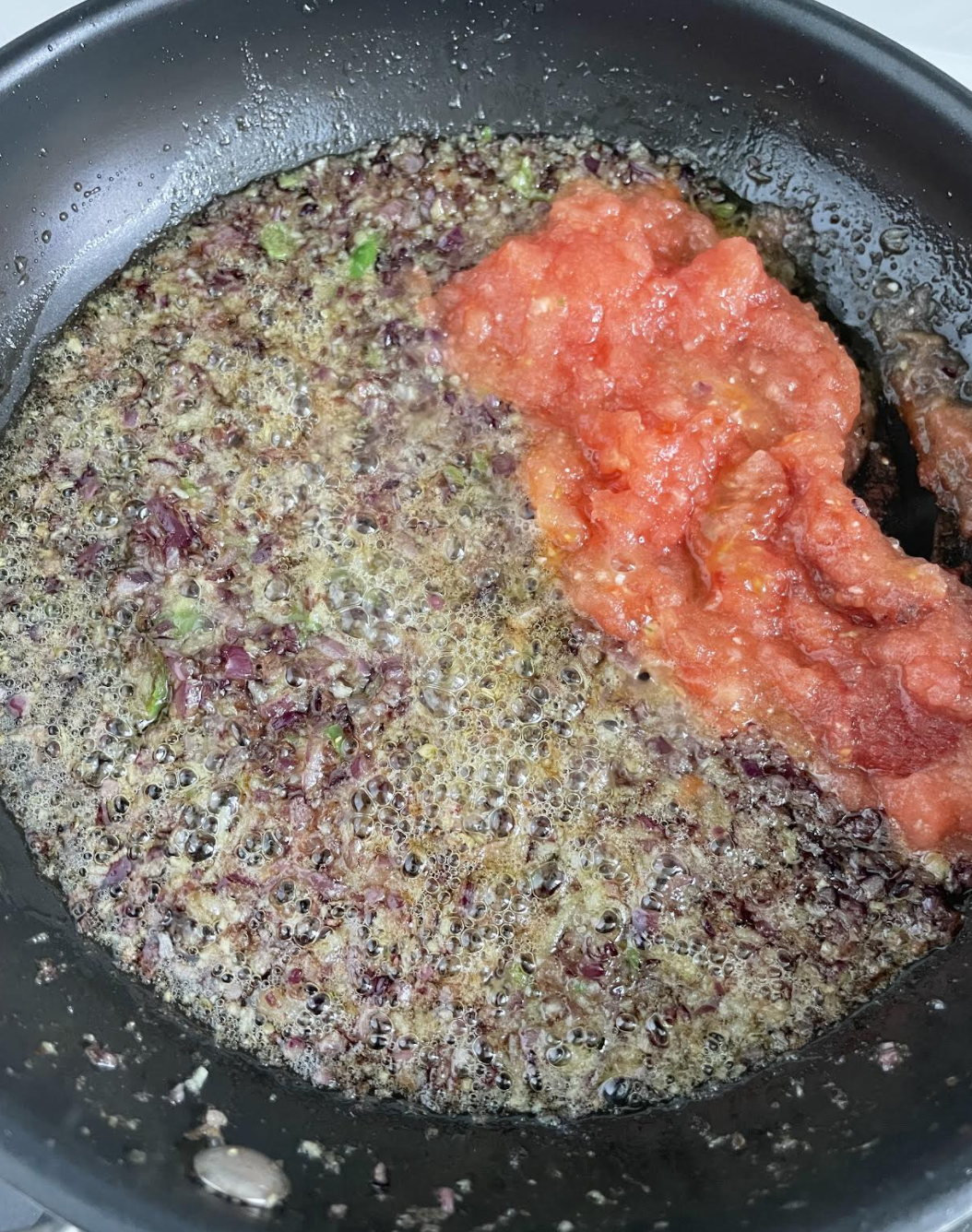 Cooking the gravy with spices