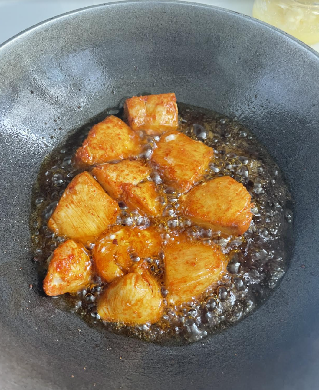 Frying chicken pieces