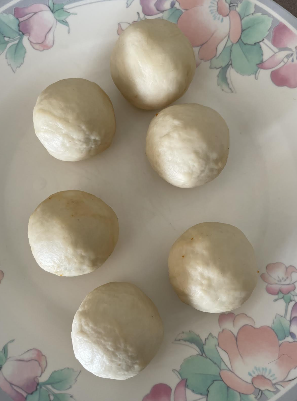 Frying the kachoris