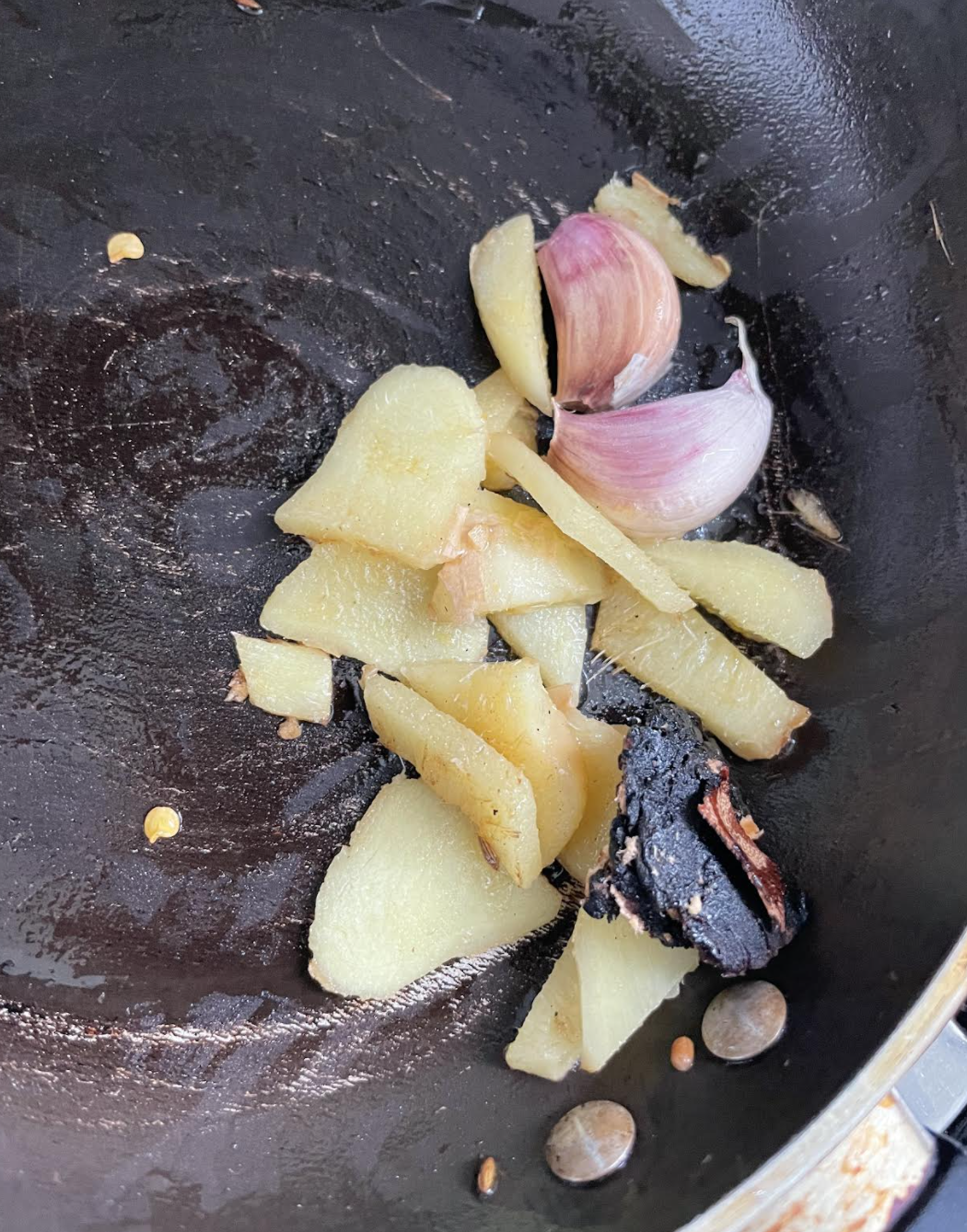 Adding tamarind and grinding chutney