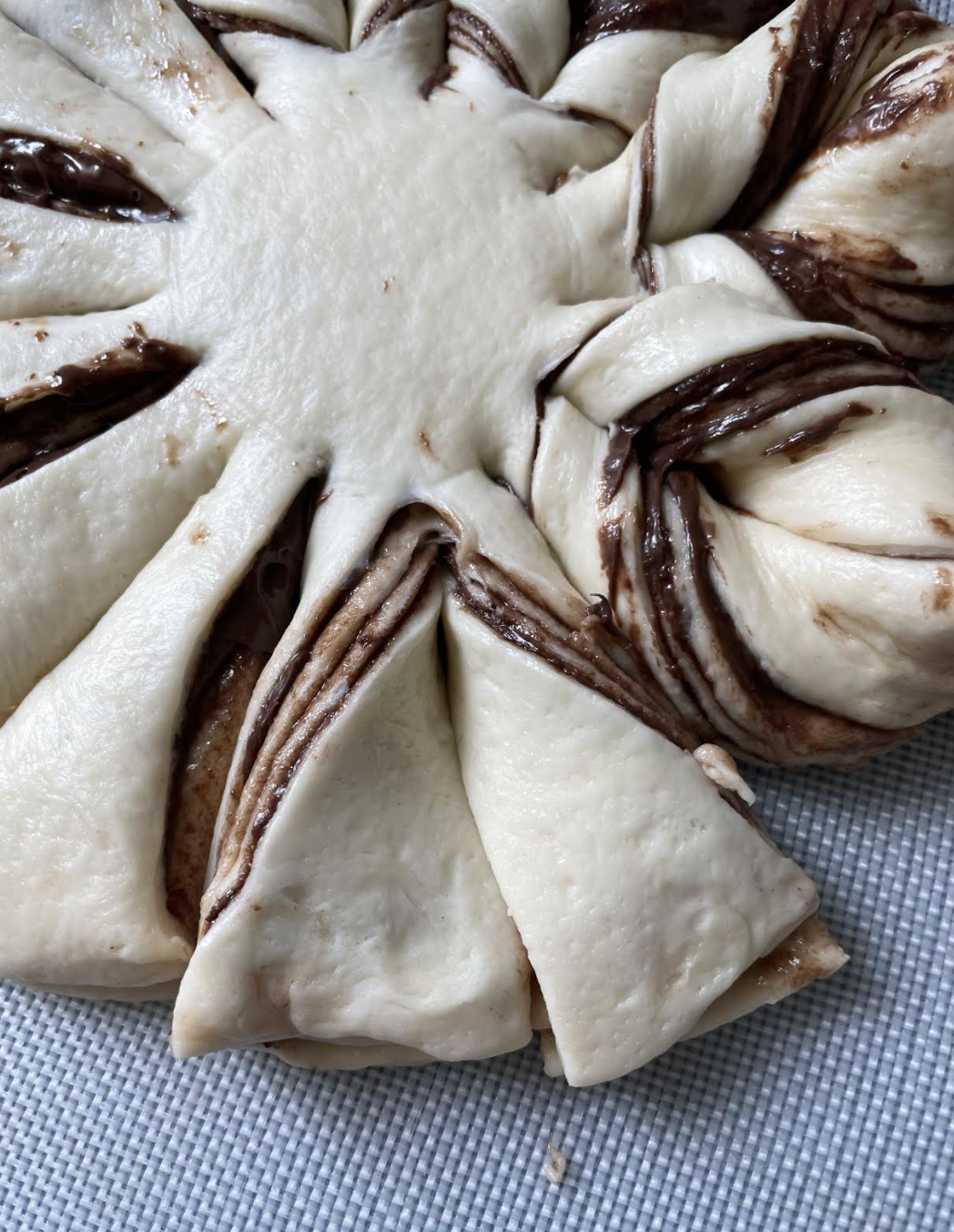 Shaping the star bread