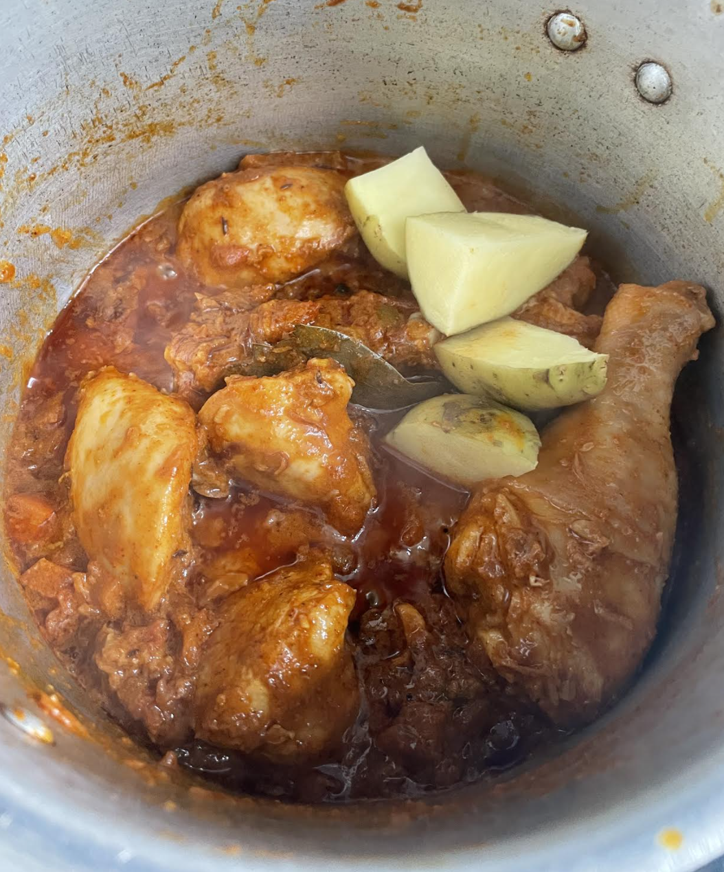 Finished chicken biryani gravy