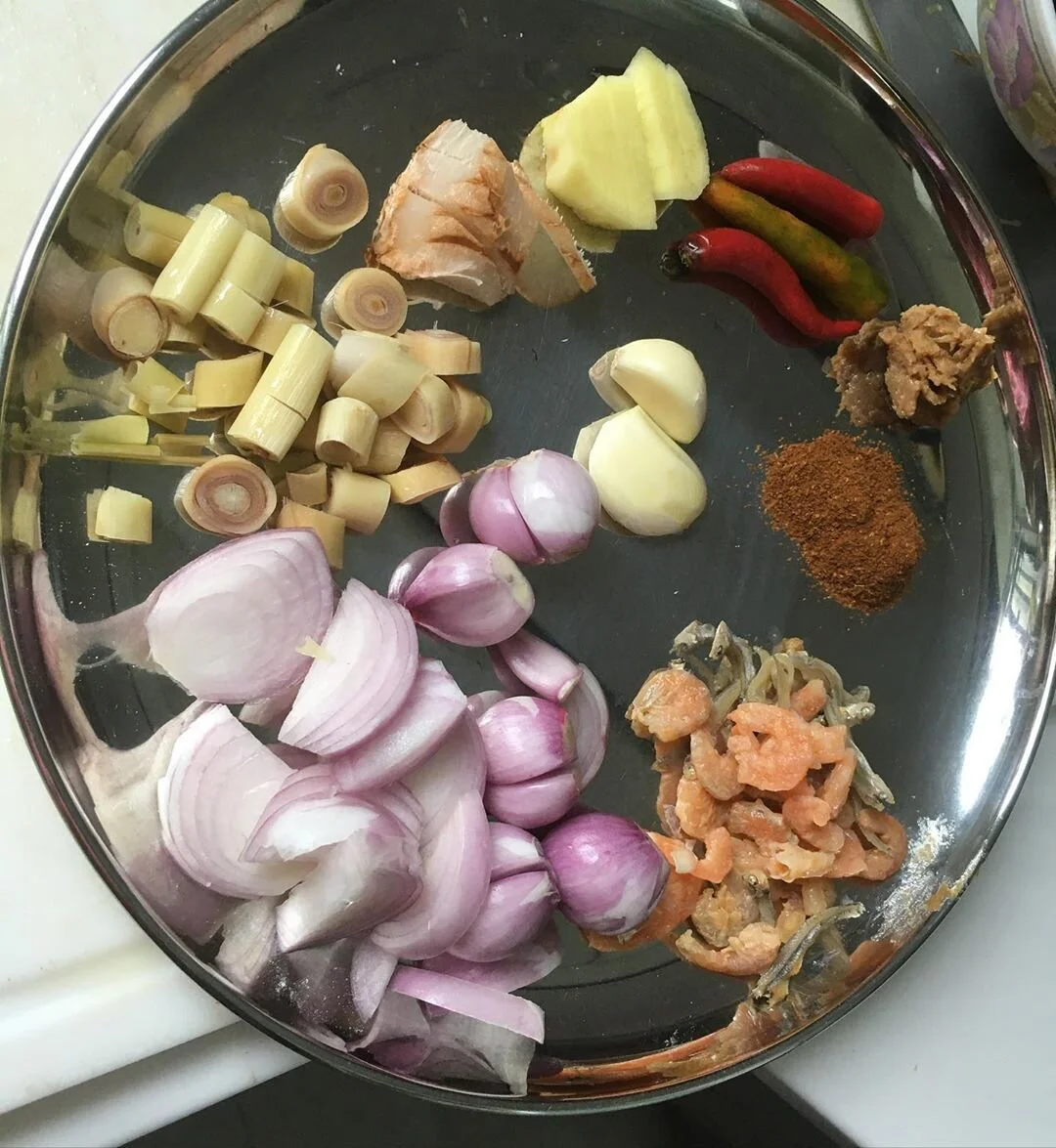 Preparing Rempah Paste