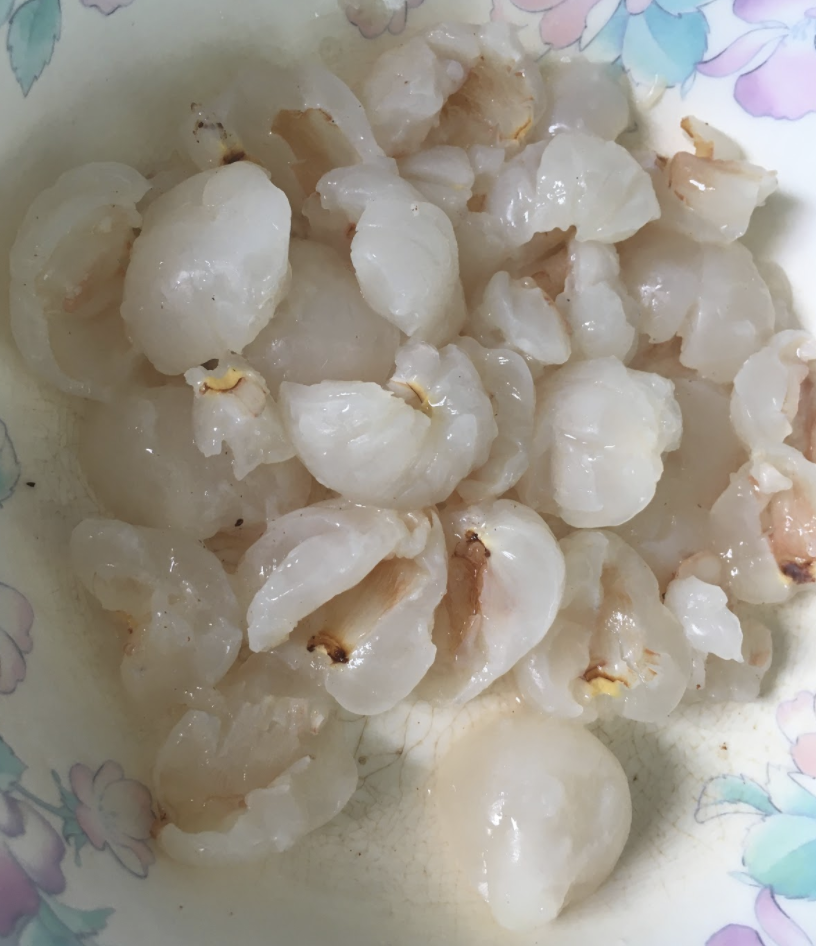 Peeled Lychees